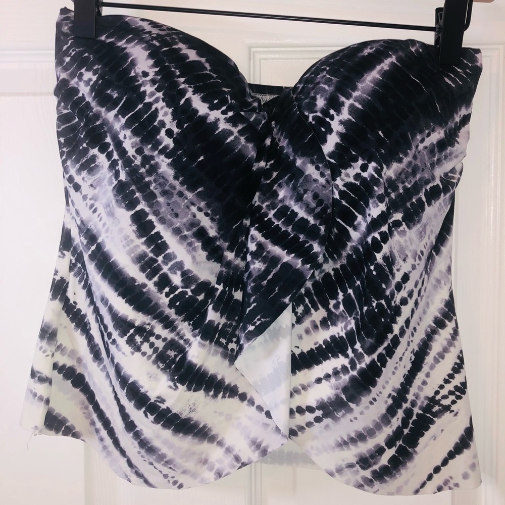 Vince Camuto bathing suit top. (S)